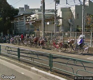 東あずま駅線路沿い自転車駐車場の写真